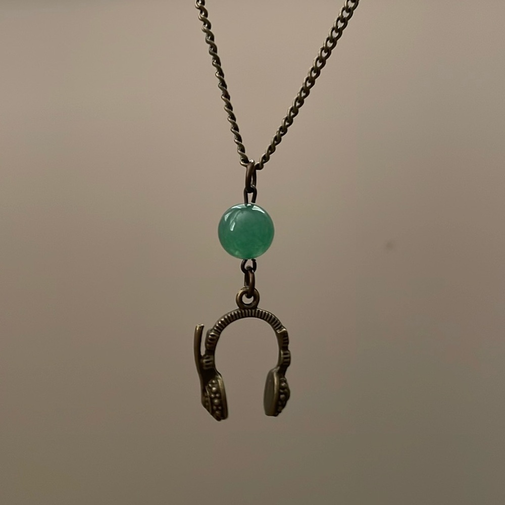 Portable radio headphone with green aventurine gemstone necklace